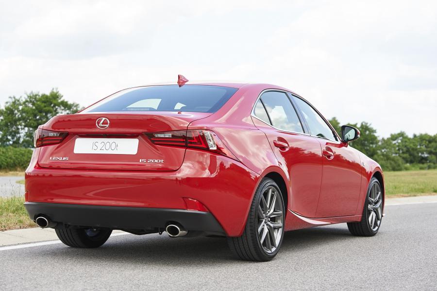 Lexus IS200t F-Sport 2015 года  (фото 6 из 52)